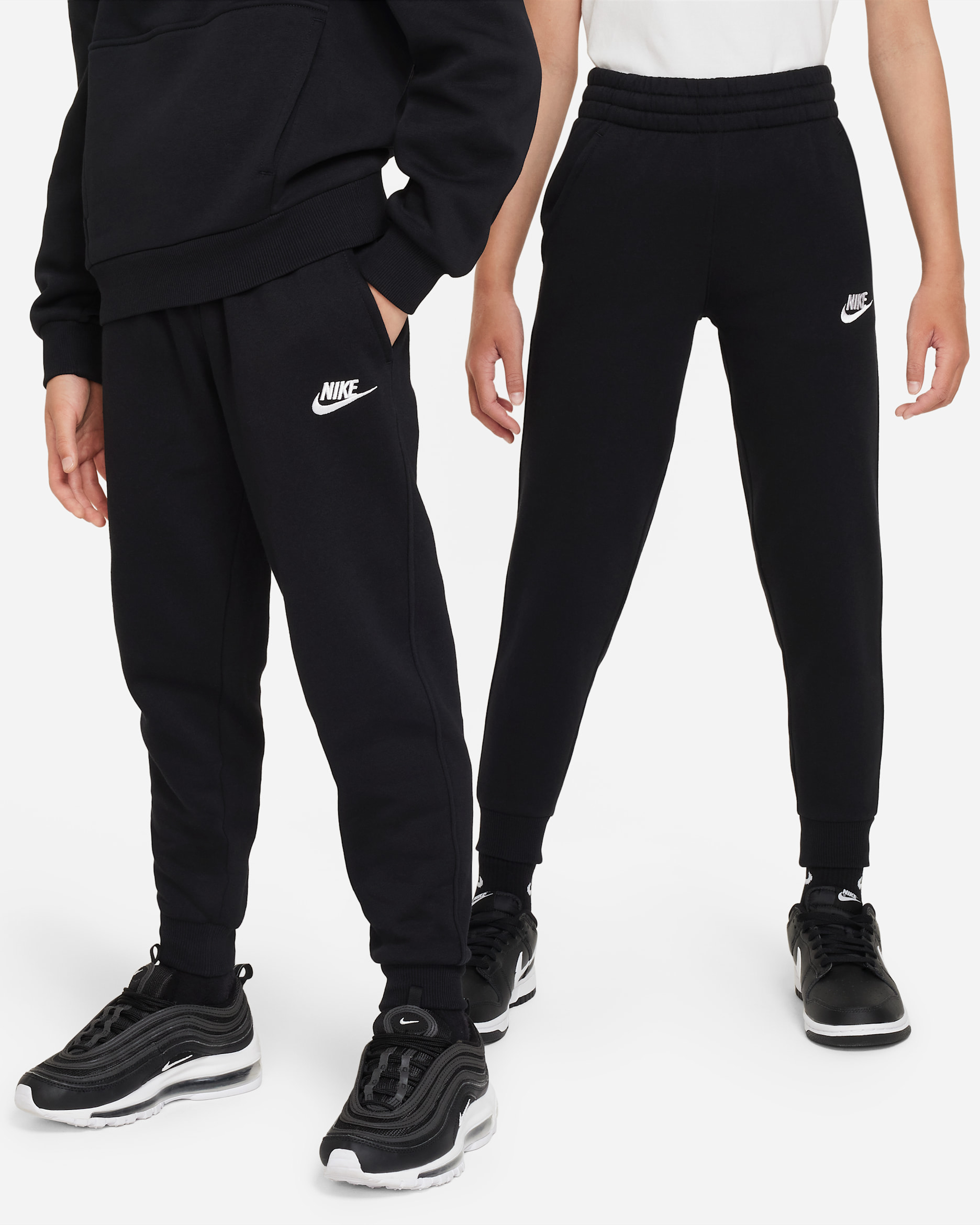 ナイキ テックフリースパンツ キッズM 140-150cm ブラック×ホワイト NIKE公式】ナイキ スポーツウェア クラブ フリース ジュニアジョガー